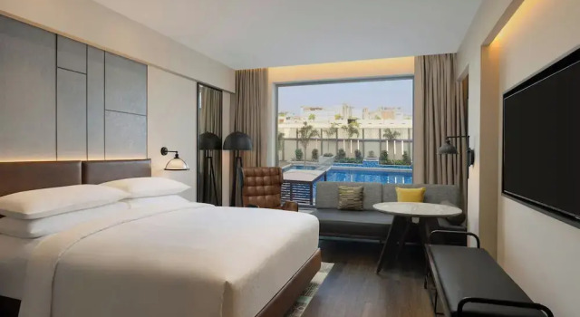 Двухместный номер Deluxe с видом на бассейн Four Points by Sheraton Amritsar, Mall Road