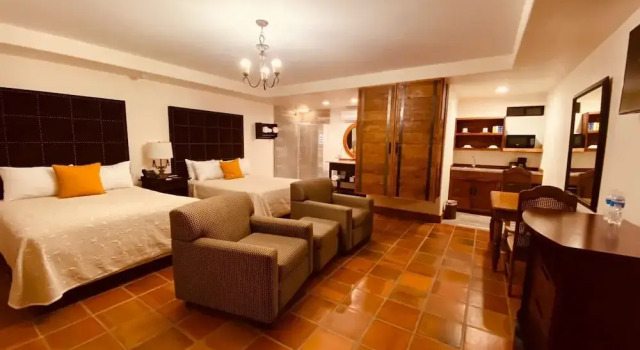 Четырёхместная семейная студия с видом на бассейн Hotel Hacienda Santana