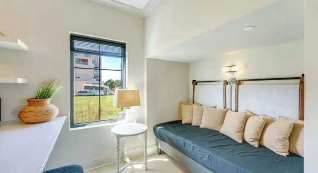 Modern Ludington Apartment Across From the Lake!, Varaa Huoneisto Ludington Michigan