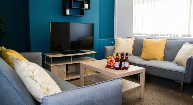 ENTIRE modern Liverpool holiday business home