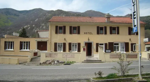 Hotel des Plantades, Rezerwuj Hotel Laviolle Ardèche