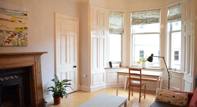Bright 2 Bedroom Apartment in Edinburgh, Забронировать Апартаменты/квартира Апартаменты Эдинбурга, рядом с The City of Edinburgh Council, Апартаменты/квартира
