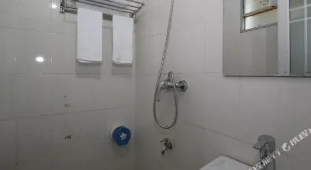 No.9 Courtyard Hostel, Забронировать Хостел Отели Цисин с парковкой, Парковка