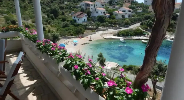 Apartment Miki - 25 m from the sea
