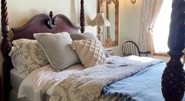 Полулюкс Luxury Hogan House at Rose Hill B&B