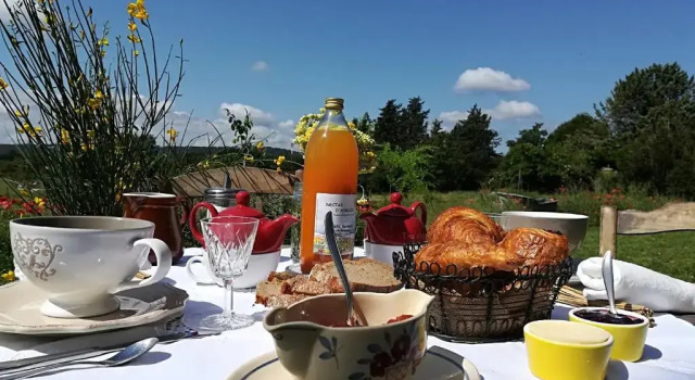 Douce campagne, Забронировать Отель Отели Файанс с парковкой, Парковка