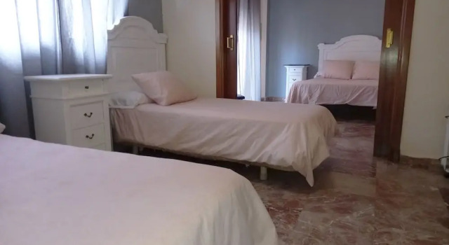 Четырёхместный номер Economy Hotel Medina Centro