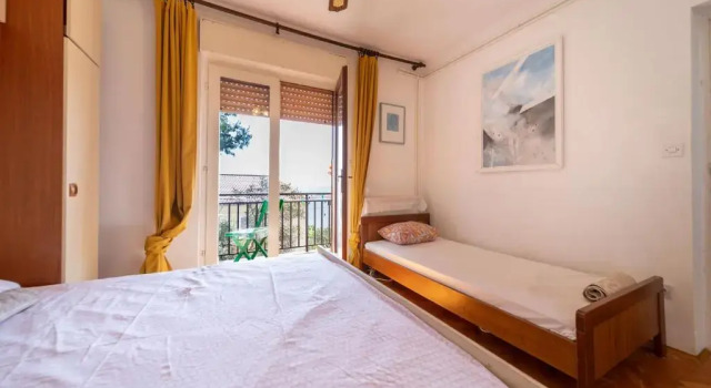 Fia 70s Beach Apartment, Rezerwuj Apartament Hotele w Kvarner Islands z parkingiem, Parking