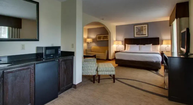 Номер Deluxe Greenfield Inn & Suites Owensboro, KY Airport