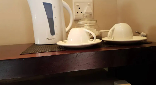Кровать в общем номере с 6 комнатами с балконом Fairview Bed And Breakfast - Double Room 1