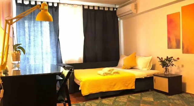 City Center Unirii Square Private rooms with City View - Shared Amenities, Prenota Appartamento Hotel economici a Bucarest, vicino a Bucharest Museum