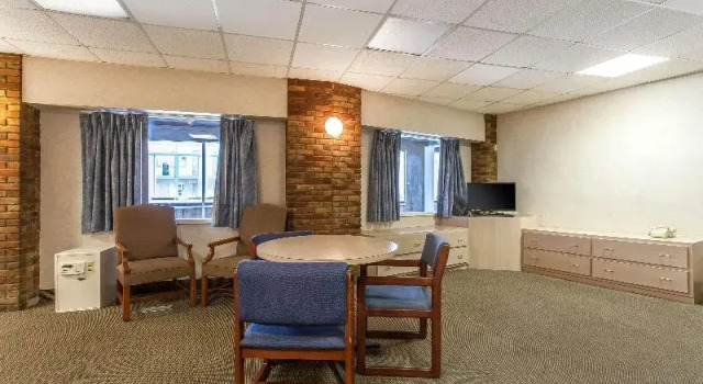 Люкс Rodeway Inn Sandusky North