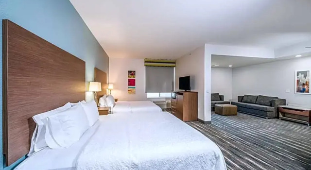 Четырёхместный люкс Hampton Inn Oakland-Hayward