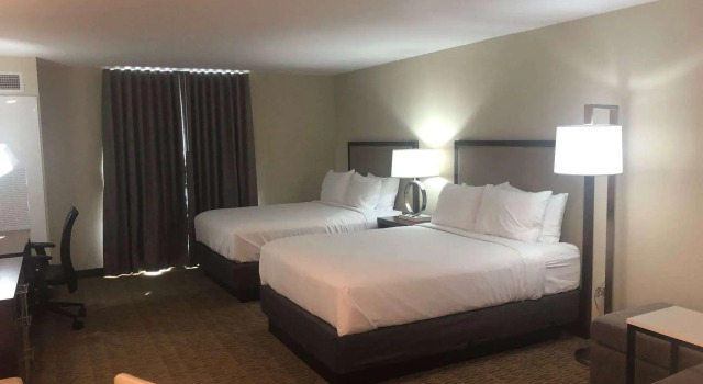 Четырёхместный люкс Hawthorn Extended Stay by Wyndham Monahans