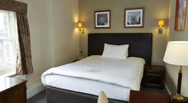 Двухместный номер Standard George Hotel by Greene King Inns