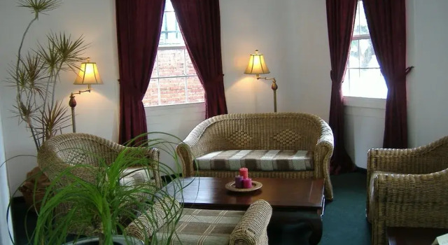 La Petite Maison, Buchen Sie Hotel Hotels in Paramaribo mit Frühstück, in der Nähe von Waterkant, Frühstück