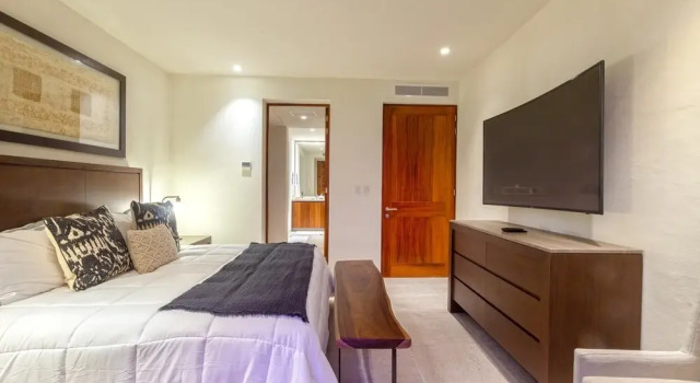 Sunny Vacation Condo 4