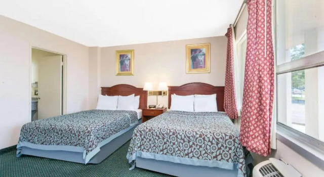 Четырёхместный номер Comfort Blue Way Inn & Suites Wichita East