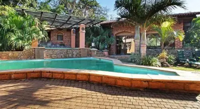 Stephans Guest House, Забронировать Гостевой дом Порт-Шепстон Квазулу-Наталь, рядом с Загородный клуб Port Shepstone