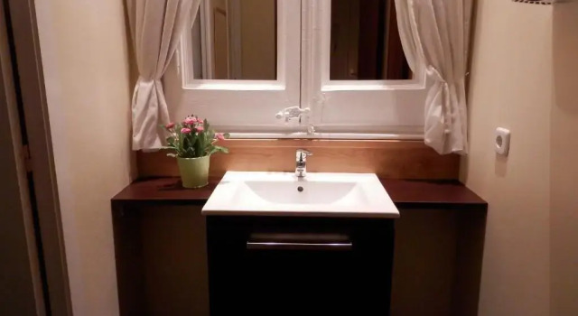 Кровать в общем номере Barcelona Central Garden Hostal