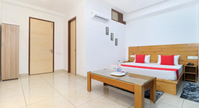 OYO 26606 Hotel R K Grand