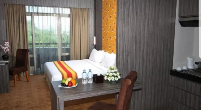 Люкс с балконом Grand Eska Hotel & Suites Batam