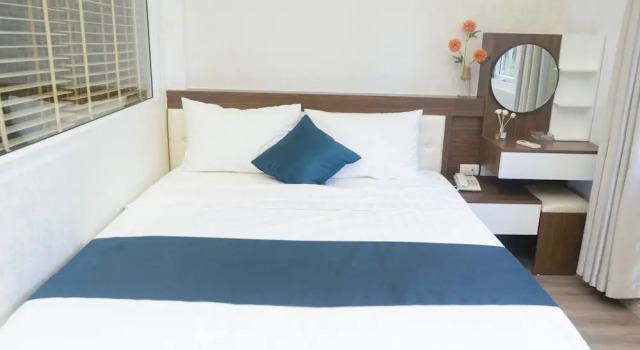 Sen Hotel My Dinh Song Da