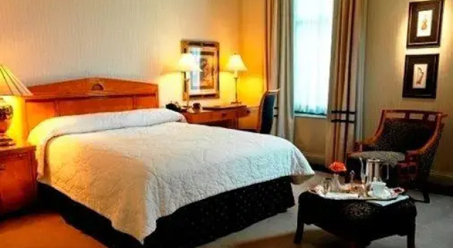 Четырёхместный номер Standard The Cincinnatian Curio Collection by Hilton