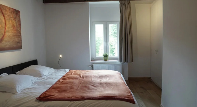 House in Ardennes With River and Forest Views, Забронировать Отель Отели Либен с парковкой, Парковка