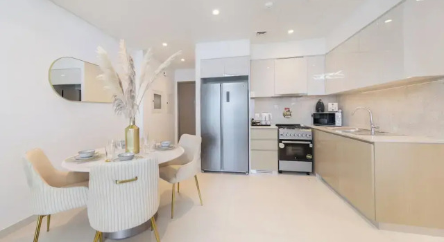 Апартаменты Luxury с 2 комнатами с балконом и с видом на город EDENS Homes & Villas - Burj Royale
