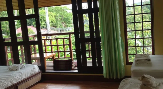 Семейный номер Standard с балконом Hut Sun Bungalow