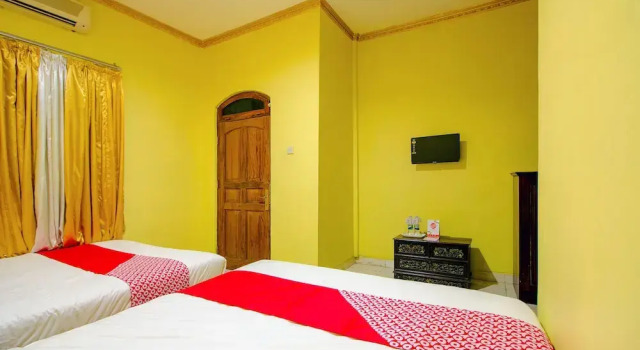 Люкс OYO 1770 Hotel Mawar Saron 2