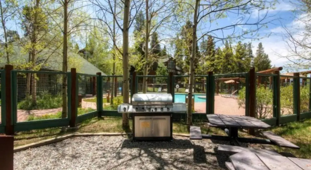 Коттедж с 3 комнатами с балконом Soda Springs 3 Bedroom Townhome