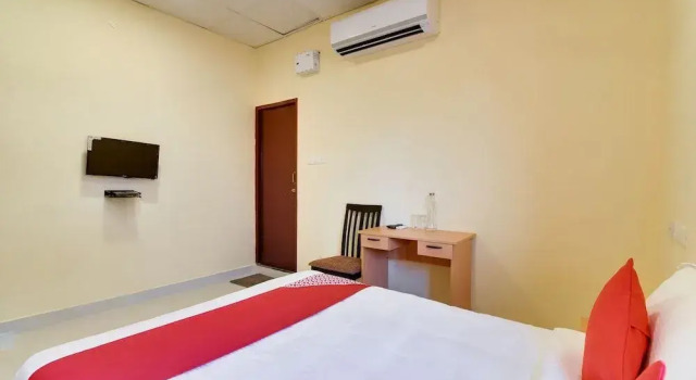 Om Sakthi Complex Pethuchettypet by OYO Rooms