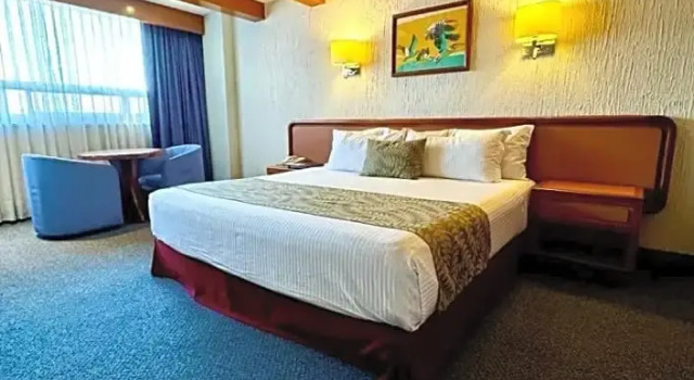 Полулюкс Deluxe Hotel Metropol