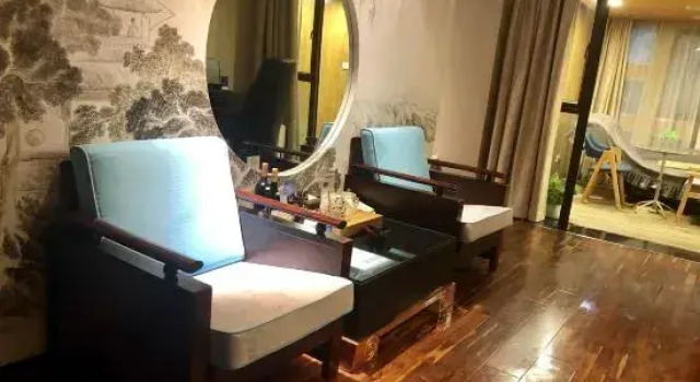Люкс Wuxi 1881 Peninsula Hotel