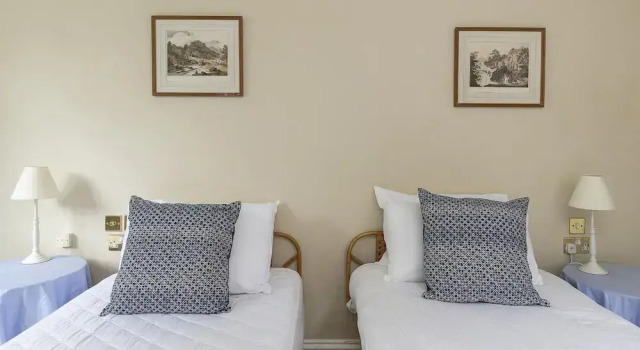 JOIVY Charming 3 bed house with a rooftop terrace