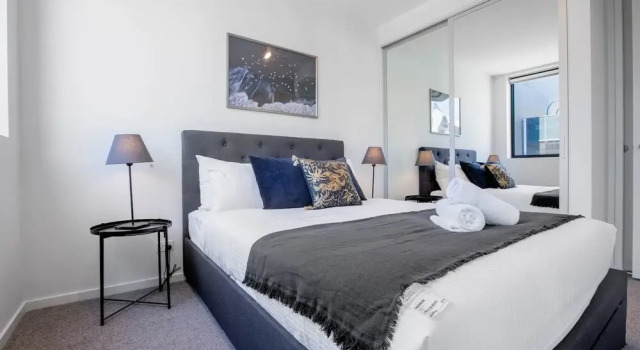 Stunning Bright Apartment At Hawthron/Glenferrie Station, Book Apartment Melbourne 