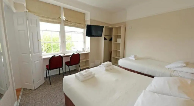 Номер Classic Clarence House Hotel