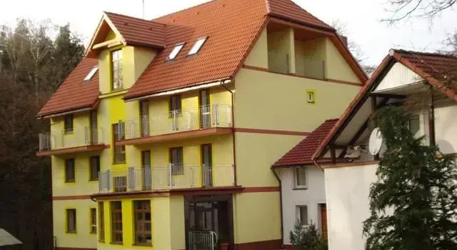Dolina Leśna Ośno Lubuskie, Varaa Hotelli Hotellit Lubuskie pysäköinnillä, Pysäköinti