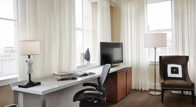Номер Standard Renaissance New Orleans Pere Marquette French Quarter Area Hotel