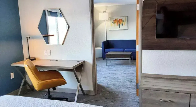 Одноместный люкс c 1 комнатой Holiday Inn Express Hotel & Suites Antigo by IHG