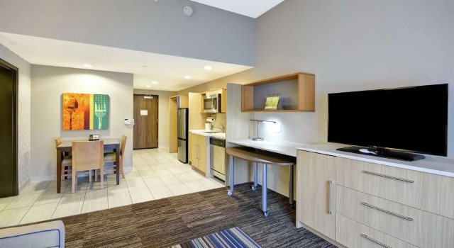 Двухместный люкс c 1 комнатой Home2 Suites By Hilton St. Simons Island