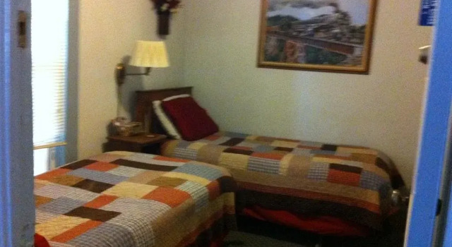 Pullman House Inn, Book Hotel Portola California