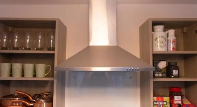 Апартаменты с балконом New Private Apartment Building Minutes From Heathrow