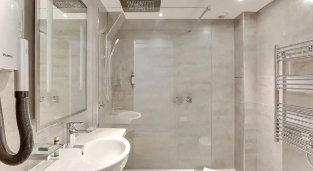 Трёхместный номер Comfort Hôtel Louvre Richelieu