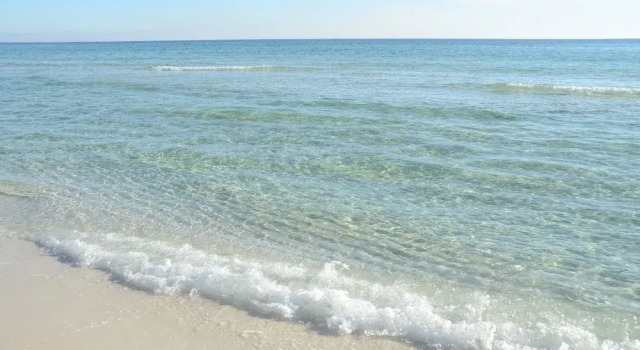Shoreline 2085 Condo by RedAwning, Varaa Hotelli Hotellit Emerald Coast uima-altaalla, Uima-allas