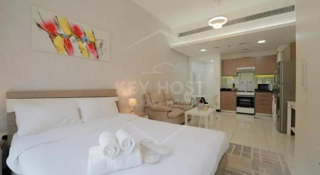 KeyHost - Crystal Residence JVC - K160