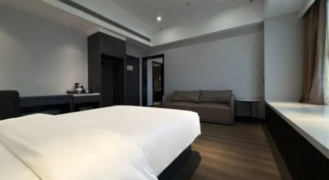 Люкс с 2 комнатами World Lihao Hotel (Jinan Zhangqiu Railway Station Mingshui Ancient Town)