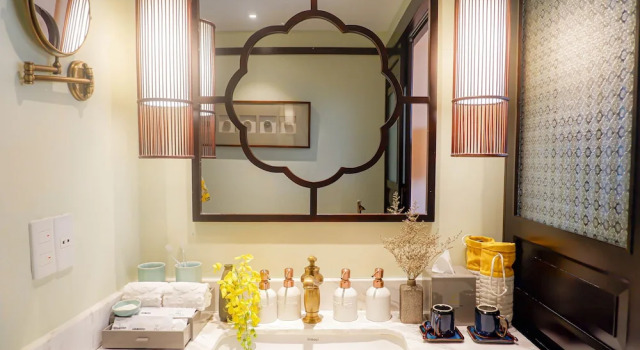 Полулюкс с балконом Allegro Hoi An . A Little Luxury Hotel & Spa